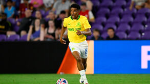 Jayden Adams em ação pelo Mamelodi Sundowns
