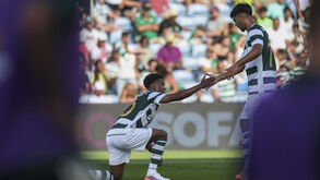 Geny Catamo e Eduardo Felicíssimo em ação durante o Sporting-Celtic