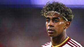 Lamine Yamal durante o Espanha-França
