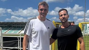 Com o Benfica atento, João Palhinha mostra-se a trabalhar no campo do V. Setúbal