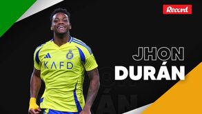 Benfica vai ser o sexto clube de Jhon Durán em quatro anos: o percurso e o rendimento do novo avançado das águias