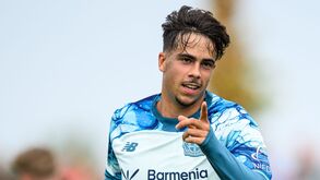 Chegar, ver e... faturar: Afonso Moreira bisa na estreia pelo Bayer Leverkusen