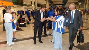 Adeptos ofereceram um quadro a André Villas-Boas