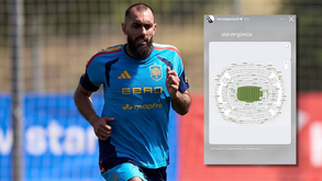 Borja Iglesias durante o treino da seleção espanhola