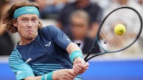 Rublev conquista título em Bastad 