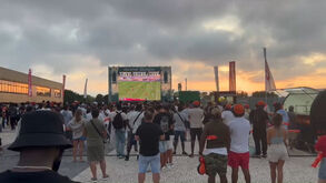 Casa bem composta para assistir à final do Mundial'2026 na 'Fan Zone Betano Medialivre' em Gaia