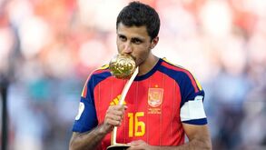 Rodri com o troféu
