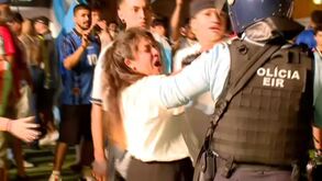 Festejos no Terreiro do Paço obrigam a intervenção policial: adeptos argentinos entram em confronto com espanhóis