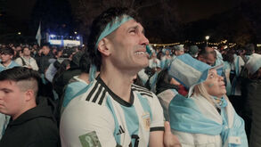 Lágrimas e desilusão entre os adeptos argentinos após derrota frente à Espanha na final do Mundial 