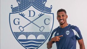Léo Alaba assina pelo Chaves