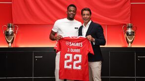 As imagens da apresentação de Jhon Durán como reforço do Benfica