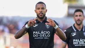 André Clóvis de pé quente