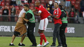 Luisão no último jogo da carreira frente ao Sevilha 