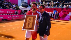 Stan Wawrinka homenageado pelo Estoril Open na despedida à terra batida
