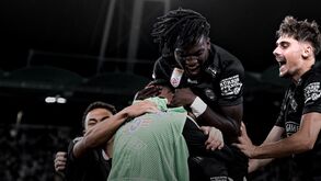 Jogadores do Sturm Graz festejam golo frente ao Hearts
