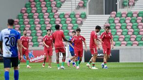 Equipa de Mitchell van der Gaag continua a preparar estreia na Liga