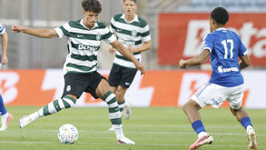 Rafael Nel em ação no 7-0 contra o Estrasburgo