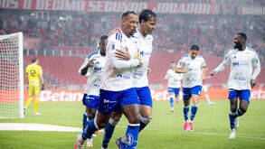 Matheus Pereira festeja golo pelo Cruzeiro frente ao Internacional