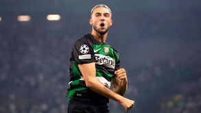 Zeno Debast celebra golo pelo Sporting na Liga dos Campeões