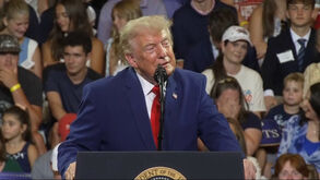«Querem deixar os marxistas chegar ao poder»: Trump atira-se a senador da Geórgia e aos 'comunistas democratas'
