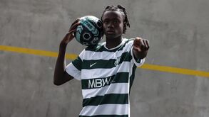 Júnior Buaro assina contrato profissional com o Sporting, joga nos sub-19 do clube