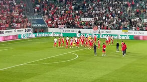 Assobios, insultos a António Silva e alguns aplausos após o St. Gallen-Benfica