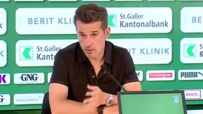 Marco Silva na conferência depois do St. Gallen-Benfica