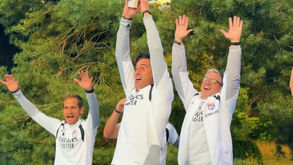 Houve um França-Portugal no treino do Lyon e equipa de Paulo Fonseca... até levantou um troféu