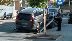 Carro em que morreu a criança em Almada foi apreendido 