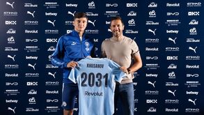 Khusanov renova contrato com Manchester City até 2031