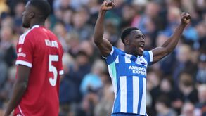 Danny Welbeck celebra golo frente ao Liverpool