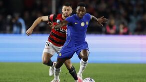 Essugo ante o Western Sidney Wanderers