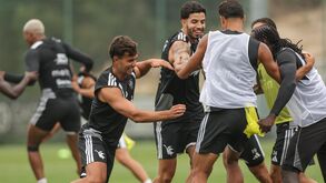 Boa disposição no treino do Casa Pia e já com os reforços Henrique Araújo e Alassana Jatta