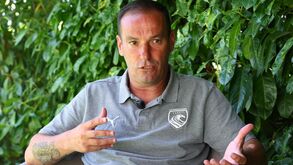 Petit em entrevista durante o estágio do Santa Clara, em Penafiel