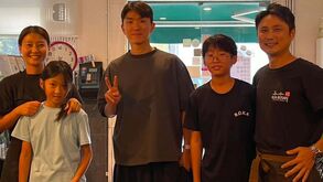 Inbeom Hwang visita restaurante coreano no Porto