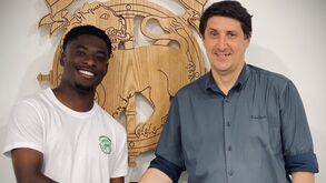 Samy Bamba com o presidente Carlos André Gomes