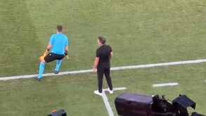 A reação de Marco Silva após perdida de Kaminski no final da 1.ª parte do Benfica-St. Gallen