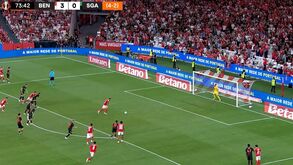 Pavlidis com noite para nunca mais esquecer: grego assinou assim o 'póquer' frente ao St. Gallen