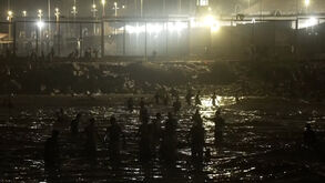 Milhares de migrantes continuaram a entrar em Ceuta durante a noite