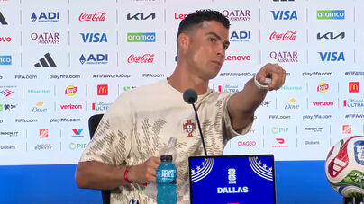 O momento bem-humorado entre Cristiano Ronaldo e o assessor da FPF «Deixa-me responder, pá...»