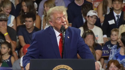 «Querem deixar os marxistas chegar ao poder»: Trump atira-se a senador da Geórgia e aos "comunistas democratas"