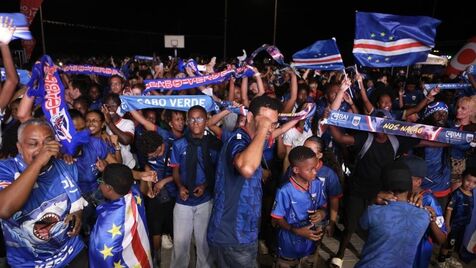 Adeptos de Cabo Verde em festa