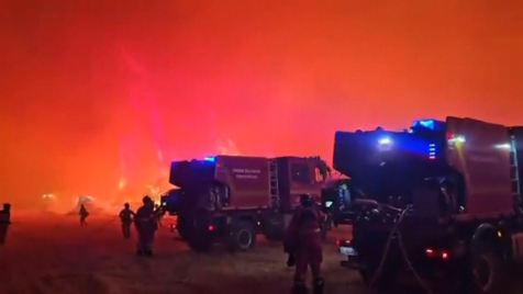 Imagens impressionantes mostram incêndio que já consumiu mais de 4 mil hectares em Espanha