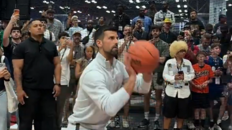 Craque no ténis e... no basquetebol? Djokovic acertou 3 triplos de seguida e mostrou dotes desconhecidos
