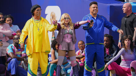 Ronaldinho Gaúcho e Ronaldo Nazário com Madonna no halftime show da final do Mundial'2026