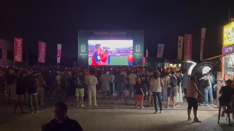 Explosão de alegria na 'Fanzone Betano Medialivre' após o apito final do Espanha-Argentina