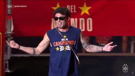 «Chamavam-no Cristiano Ronaldo, mas este tem um Mundial»: o momento em que Yéremy Pino foi chamado ao palco da festa