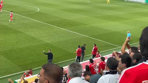 A reação de Marco Silva ao golo de Rafa: algumas palmas e um sinal claro para a equipa