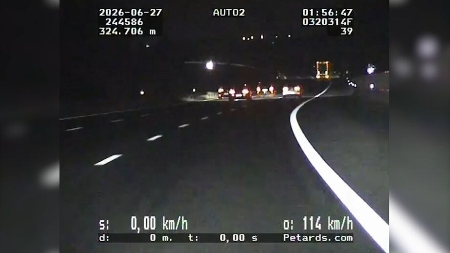 Dezenas participam ou assistem parados na berma da autoestrada entre o Pinhal Novo e a Mitrena