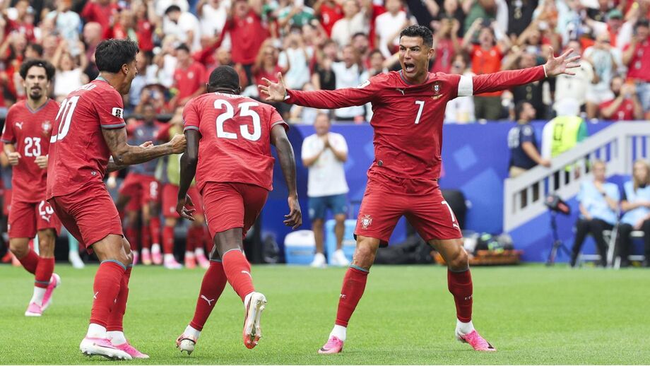 Ronaldo, Cancelo e Nuno Mendes festejam golo de Portugal 